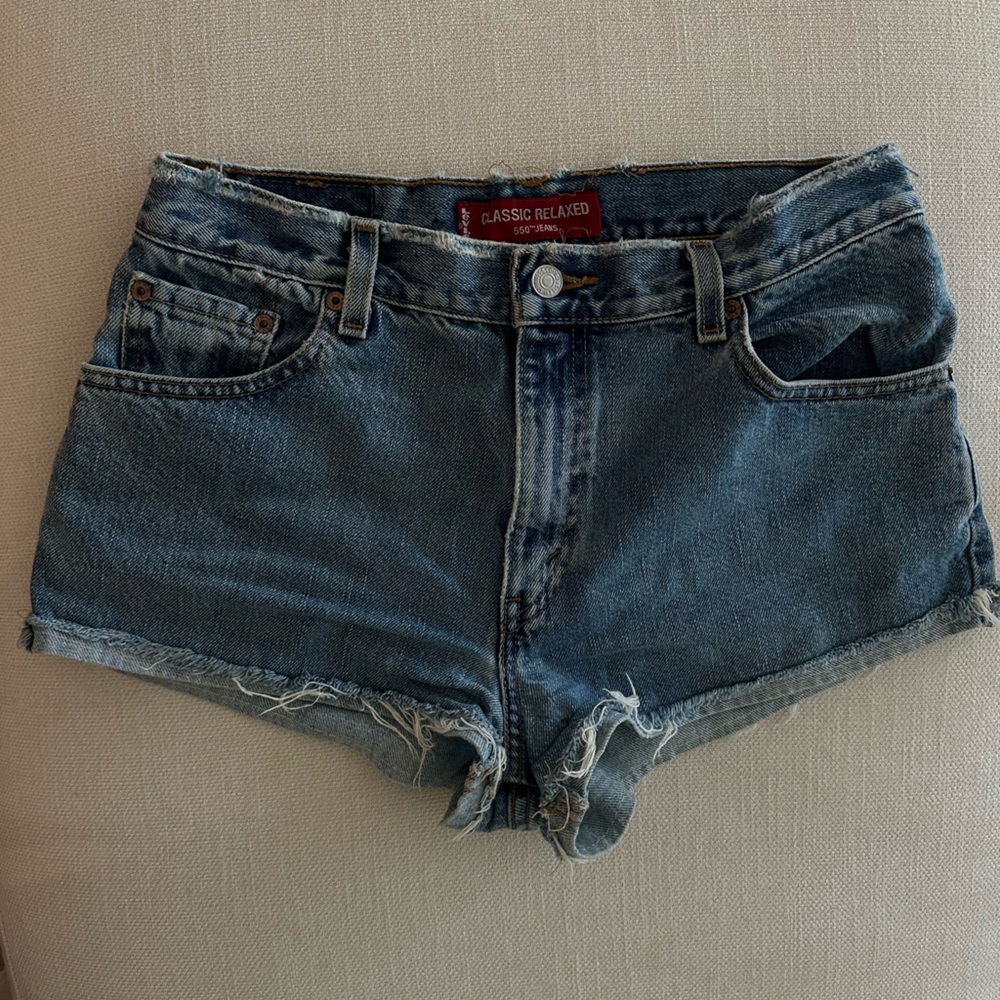 Denim media wash Levi shorts
